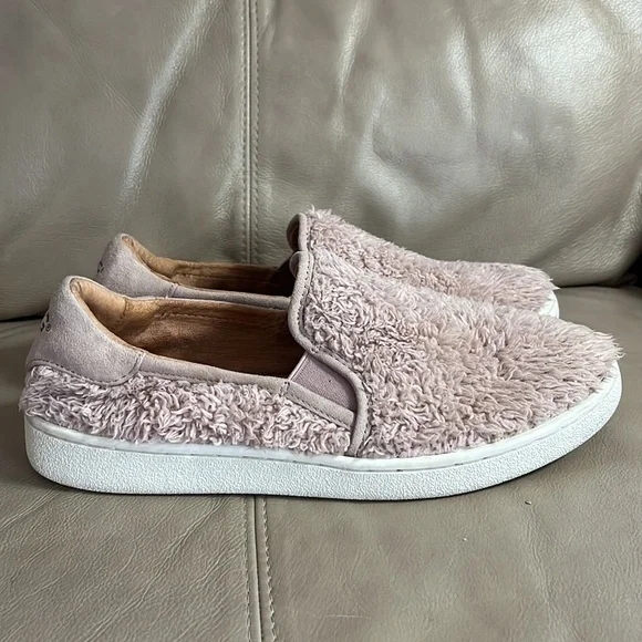 UGG Ricci Slip On Fuzzy Shoes - Picture 4 of 11